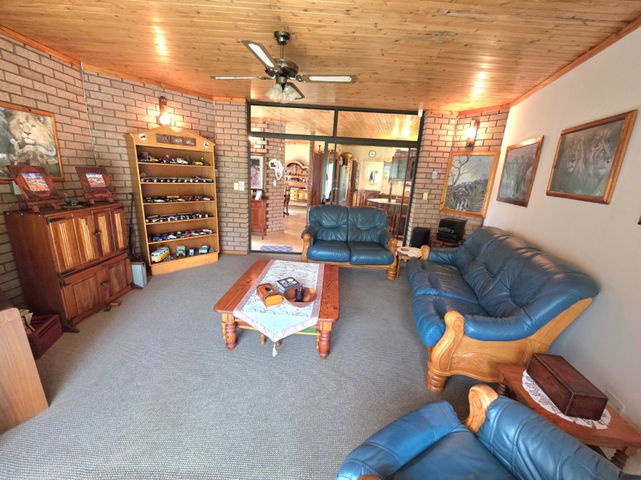 To Let 4 Bedroom Property for Rent in Reitz Free State